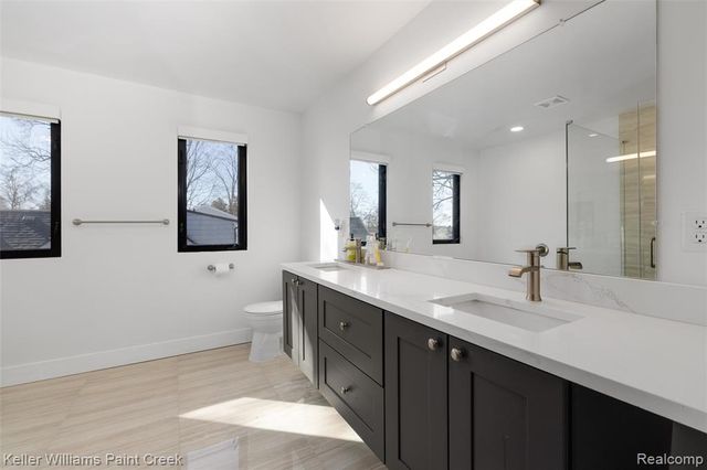 2021 Van Courtland Drive, Troy, MI 48083