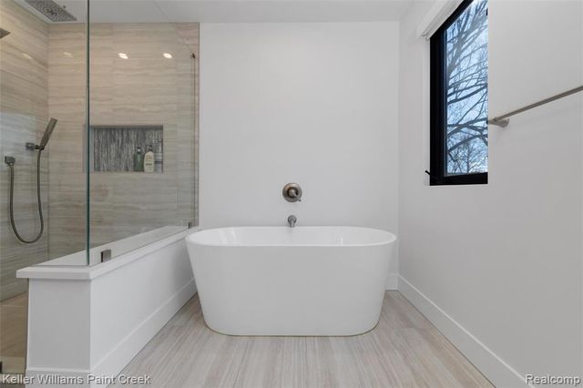 2021 Van Courtland Drive, Troy, MI 48083