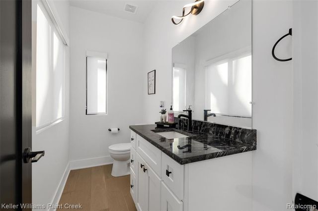 2021 Van Courtland Drive, Troy, MI 48083