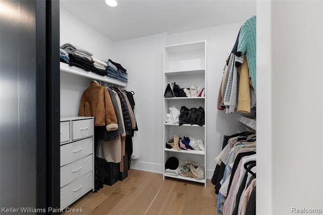 2021 Van Courtland Drive, Troy, MI 48083