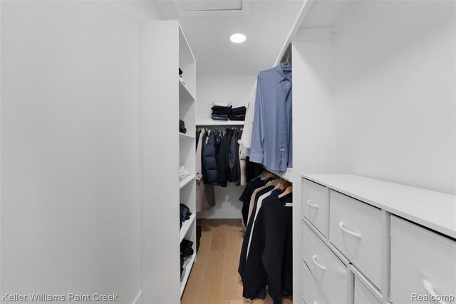 2021 Van Courtland Drive, Troy, MI 48083