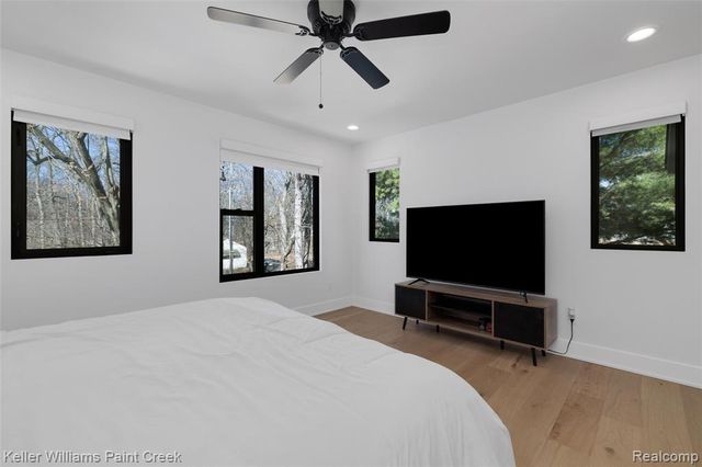 2021 Van Courtland Drive, Troy, MI 48083