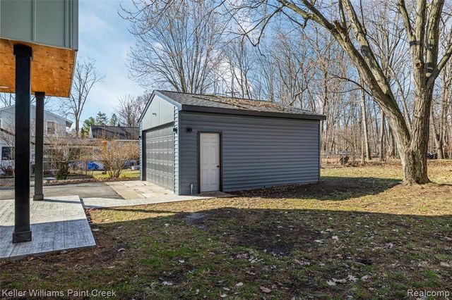 2021 Van Courtland Drive, Troy, MI 48083