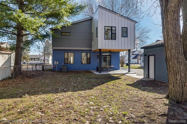 2021 Van Courtland Drive, Troy, MI 48083