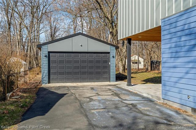 2021 Van Courtland Drive, Troy, MI 48083