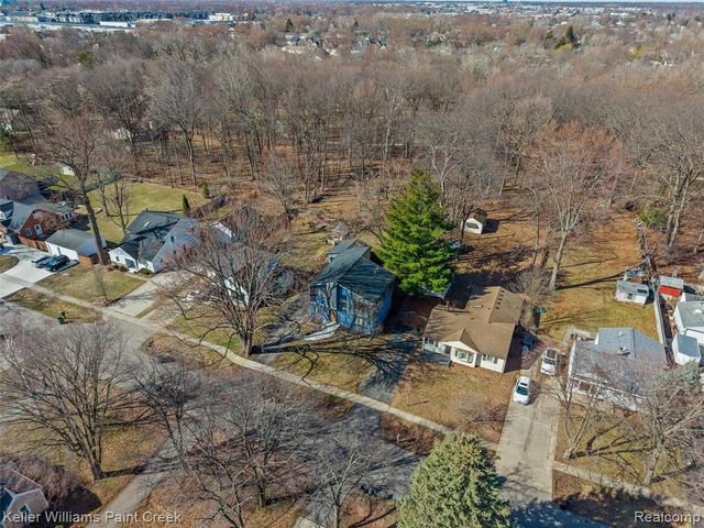 2021 Van Courtland Drive, Troy, MI 48083