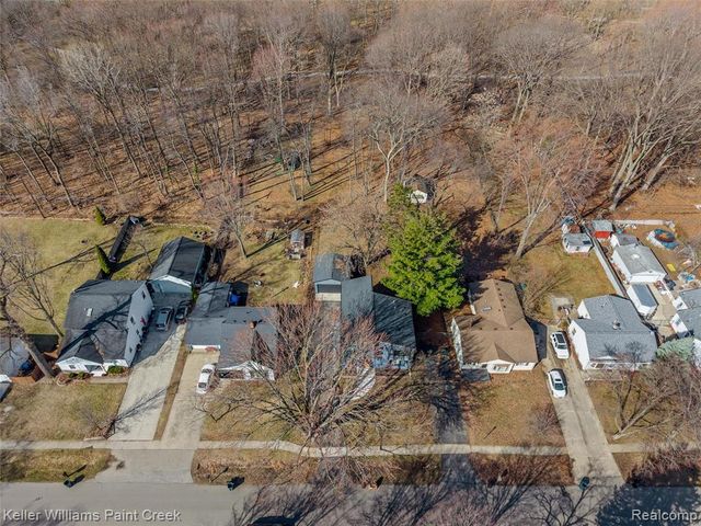 2021 Van Courtland Drive, Troy, MI 48083