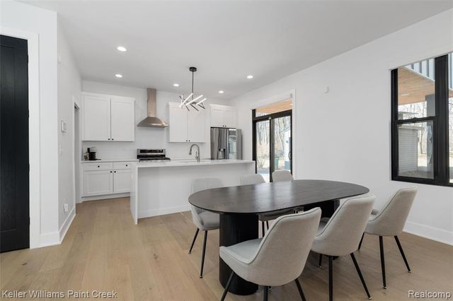 2021 Van Courtland Drive, Troy, MI 48083