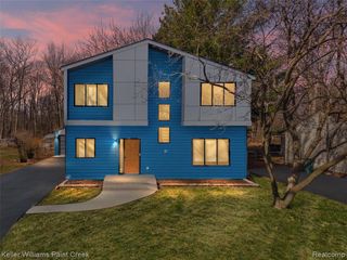 2021 Van Courtland Drive, Troy, MI 48083