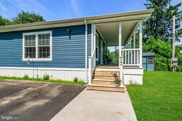 12 LAKEVIEW DR, Quakertown, PA 18951
