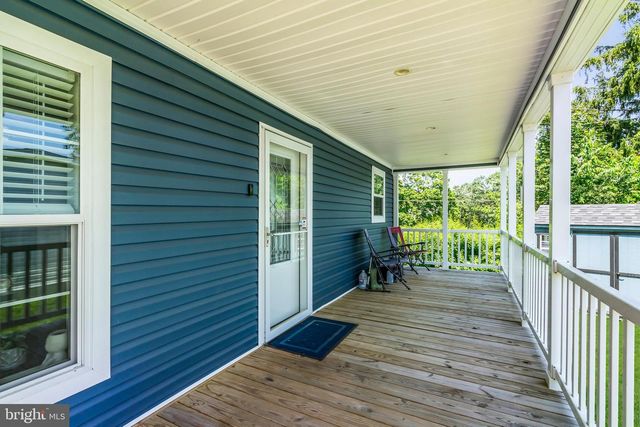 12 LAKEVIEW DR, Quakertown, PA 18951