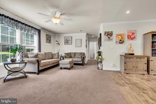 12 LAKEVIEW DR, Quakertown, PA 18951