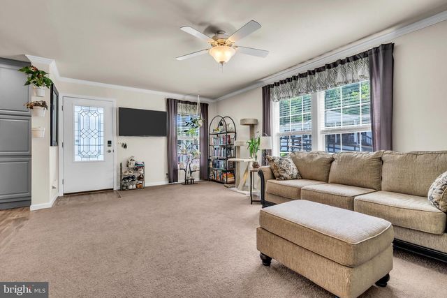 12 LAKEVIEW DR, Quakertown, PA 18951