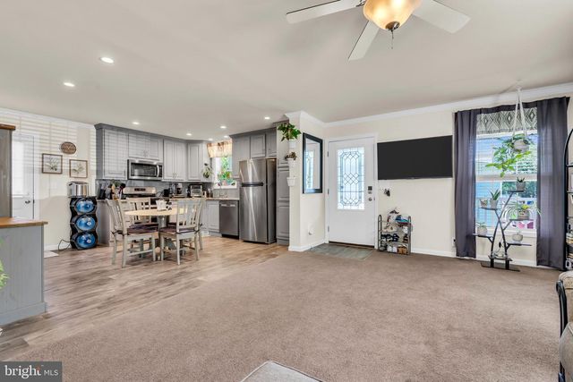 12 LAKEVIEW DR, Quakertown, PA 18951