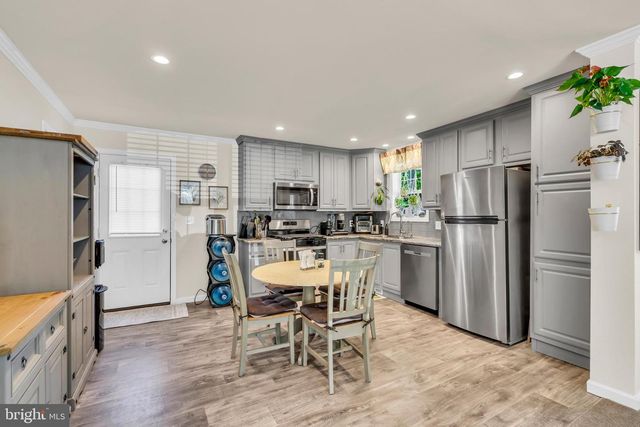 12 LAKEVIEW DR, Quakertown, PA 18951