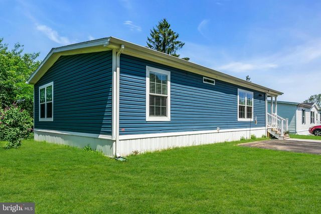 12 LAKEVIEW DR, Quakertown, PA 18951