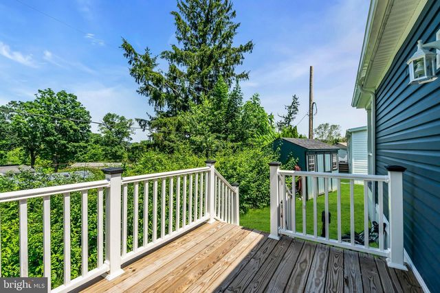 12 LAKEVIEW DR, Quakertown, PA 18951