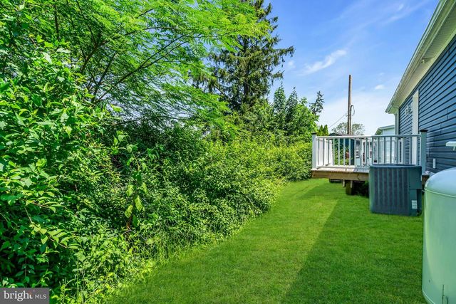 12 LAKEVIEW DR, Quakertown, PA 18951