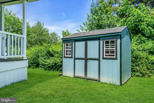 12 LAKEVIEW DR, Quakertown, PA 18951
