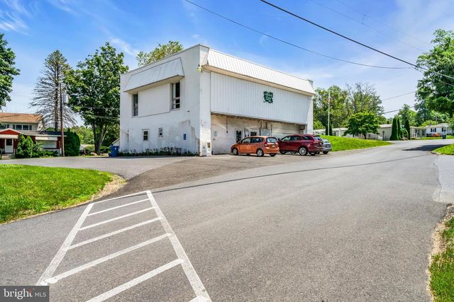 12 LAKEVIEW DR, Quakertown, PA 18951