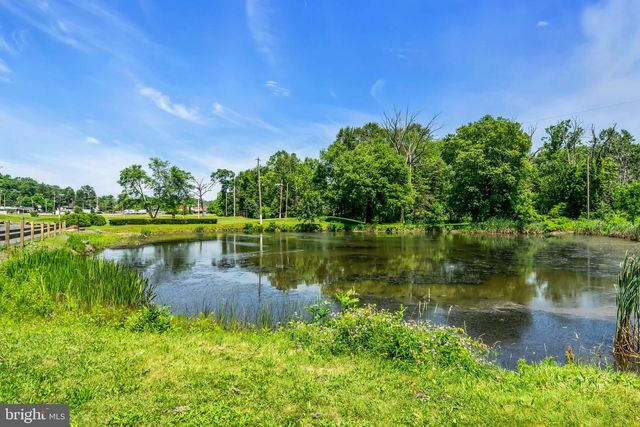 12 LAKEVIEW DR, Quakertown, PA 18951
