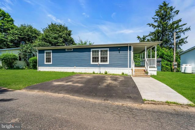 12 LAKEVIEW DR, Quakertown, PA 18951
