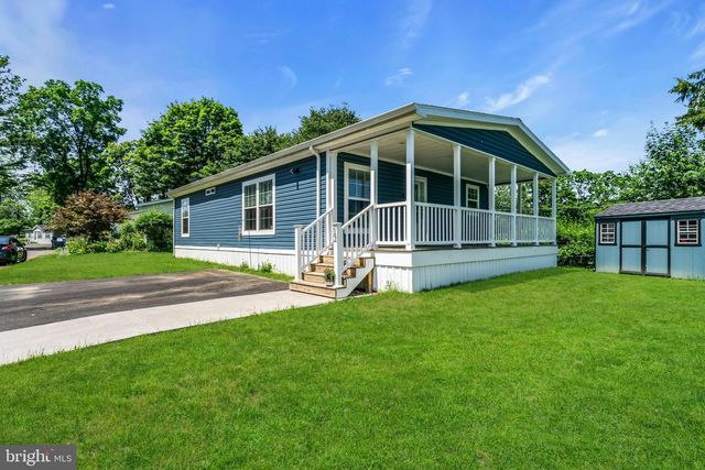 12 LAKEVIEW DR, Quakertown, PA 18951