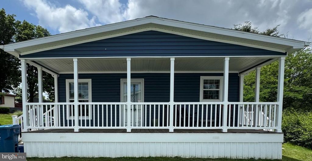 12 LAKEVIEW DR, Quakertown, PA 18951