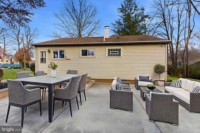 110 WARREN ST, Willow Grove, PA 19090