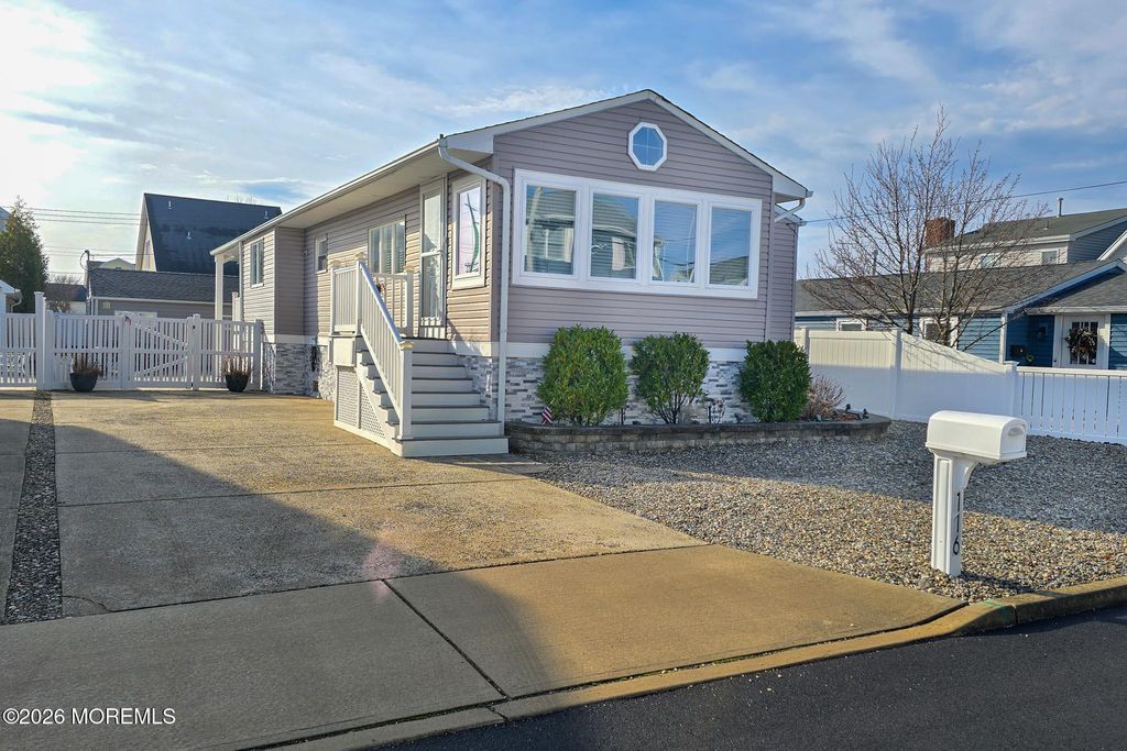 116 Newark Avenue, Lavallette, NJ 08735