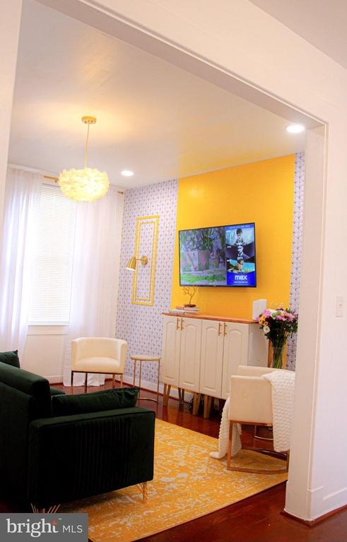 708 MELVILLE AVE, Baltimore, MD 21218