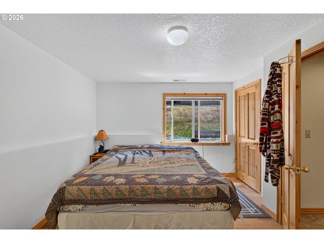 16524 S BRADLEY Rd, Oregon City, OR 97045
