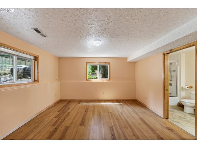 16524 S BRADLEY Rd, Oregon City, OR 97045