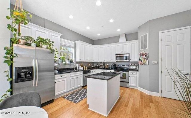 400 14TH Avenue N D, Jacksonville Beach, FL 32250