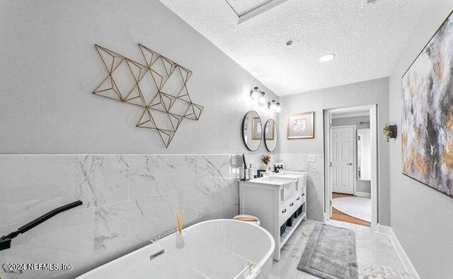 400 14TH Avenue N D, Jacksonville Beach, FL 32250