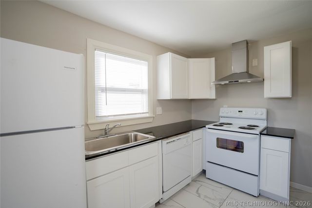 6942 E 10th Street, Tulsa, OK 74112