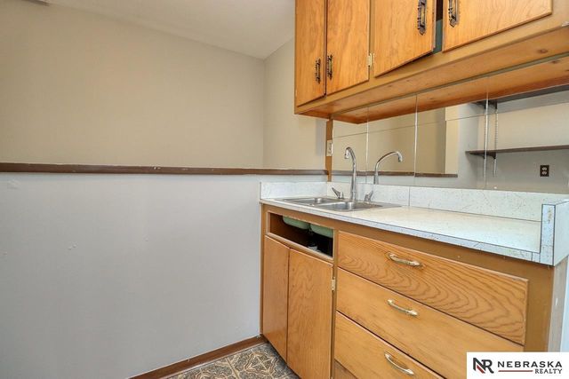 2601 Woodsdale Boulevard, Lincoln, NE 68502