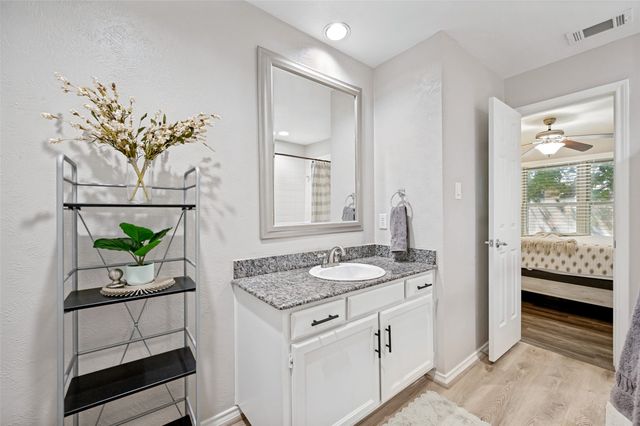 5727 Remington Park Square, Dallas, TX 75252