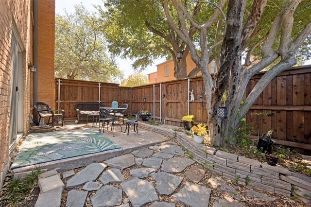 5727 Remington Park Square, Dallas, TX 75252