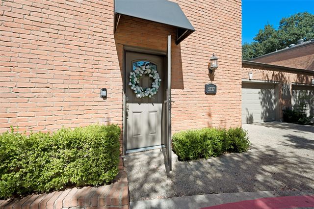 5727 Remington Park Square, Dallas, TX 75252