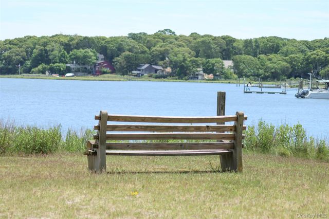 2700 Harbor Lane, Cutchogue, NY 11935