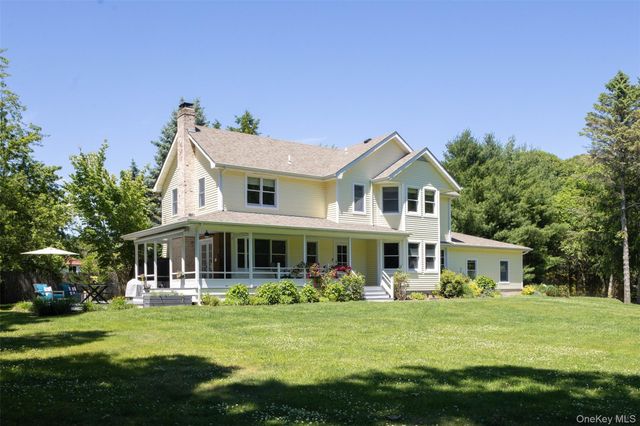 2700 Harbor Lane, Cutchogue, NY 11935