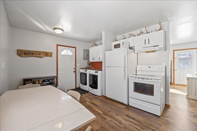 1112 N 8th Avenue E, Newton, IA 50208