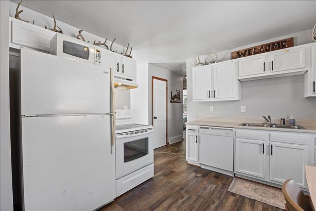 1112 N 8th Avenue E, Newton, IA 50208