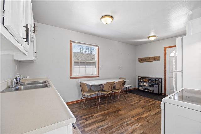 1112 N 8th Avenue E, Newton, IA 50208