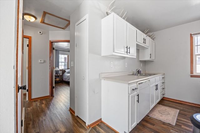 1112 N 8th Avenue E, Newton, IA 50208