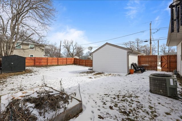 1112 N 8th Avenue E, Newton, IA 50208