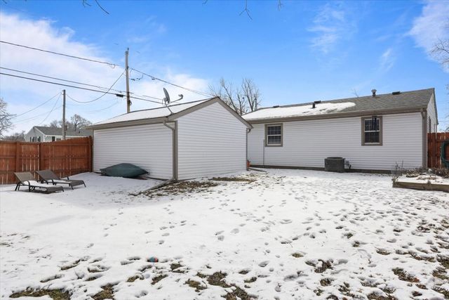 1112 N 8th Avenue E, Newton, IA 50208