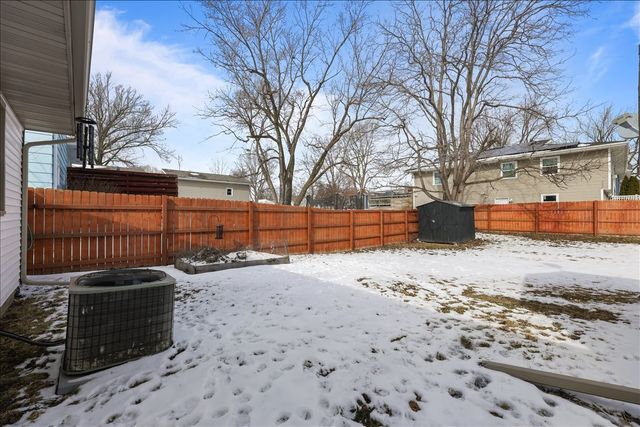 1112 N 8th Avenue E, Newton, IA 50208