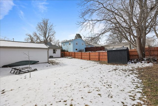 1112 N 8th Avenue E, Newton, IA 50208